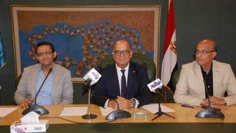 لقاء السفير التونسي