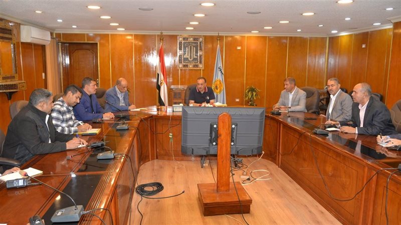 اجتماع محافظ أسيوط