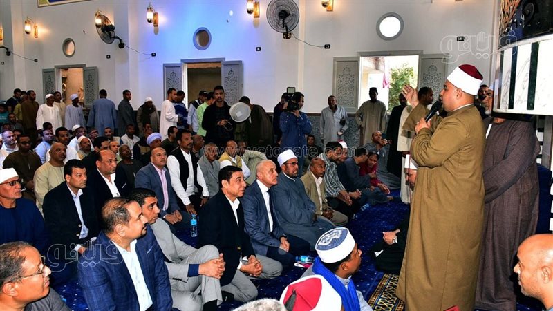 أثناء الافتتاح، فيتو