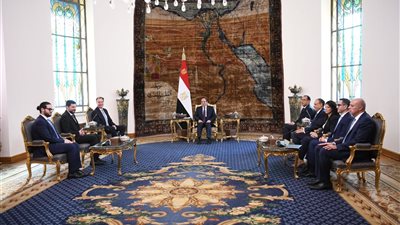 رئيس المنتدى الاقتصادي العالمي يشيد بخطوات مصر في الإصلاح الاقتصادي وجذب الاستثمارات