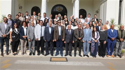  طلاب عمارة الإسكندرية يقدمون لمحافظ الجيزة مقترح مشروع لتطوير البدرشين (صور)