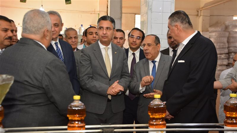 وزير التموين خلال