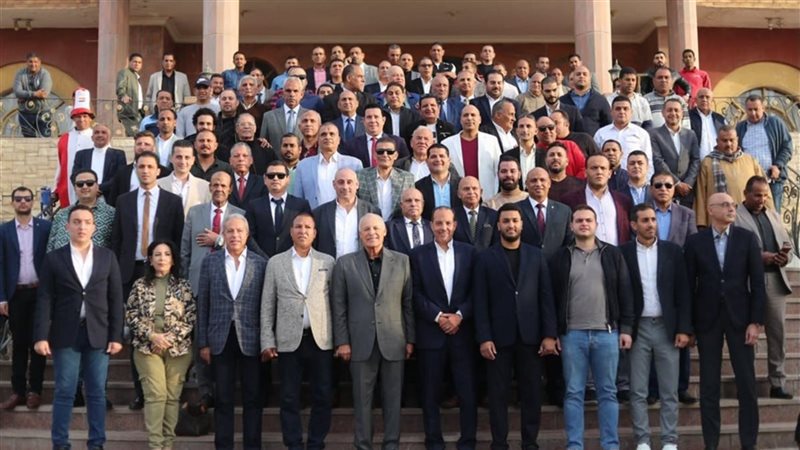 مجلس أبو ريدة مع