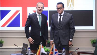 وزير الصحة يبحث تحويل وحدات الرعاية إلى مرافق خضراء وذكية