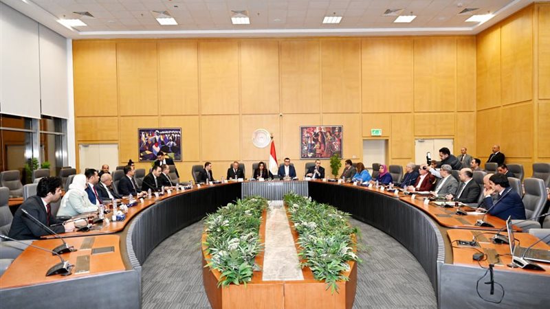 وزير الاسكان خلال