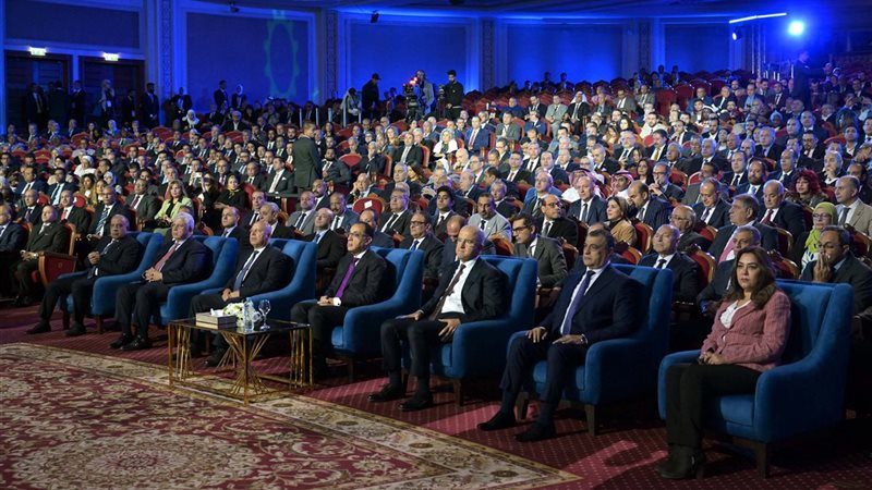 رئيس الوزراء يشهد