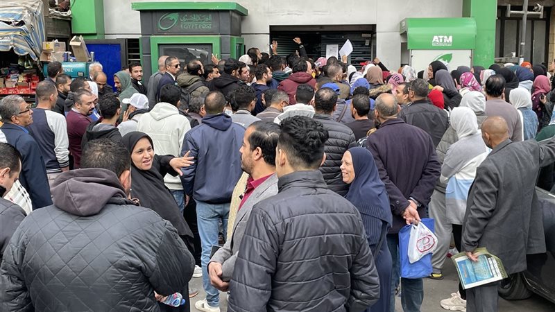زحام على مكاتب البريد