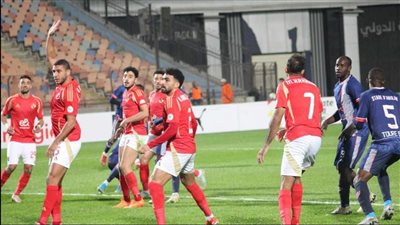 الأهلي يفاضل بين هذا الثلاثي لتدعيم دفاعه