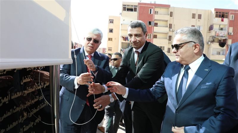 عاشور يفتتح مشروعات