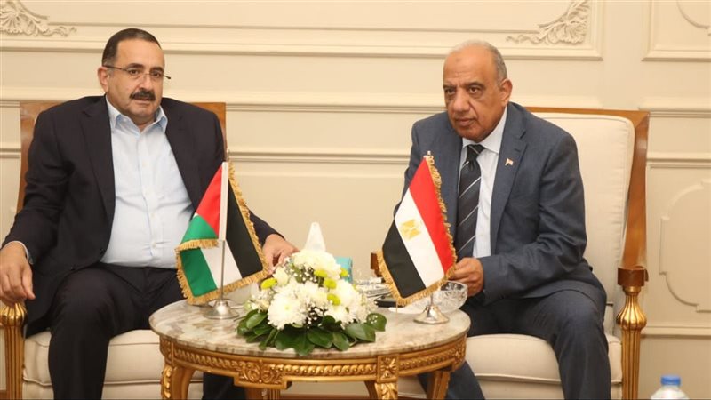 اجتماع وزير الكهرباء