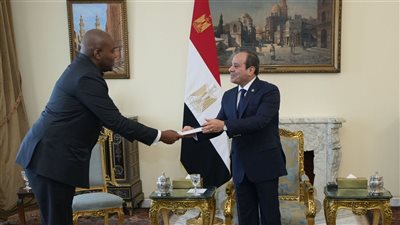  السيسي يتسلم رسالة من رئيس الكونغو الديمقراطية.. يؤكد استعداد مصر لتوسيع نطاق التعاون ليشمل جميع المجالات.. ودعم جهود كينشاسا في تحقيق التنمية والأمن والاستقرار