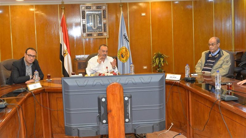 اجتماع محافظ أسيوط،