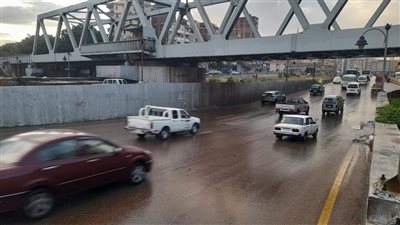 أمطار غزيرة تضرب الإسكندرية تزامنًا مع نوة قاسم، وانتشار سيارات 