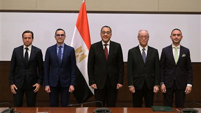 بحضور رئيس الوزراء، 