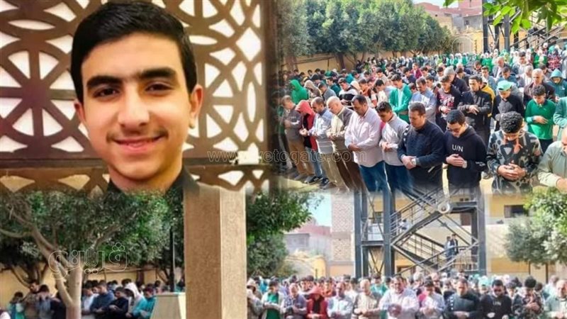 الطلاب يؤدون صلاة