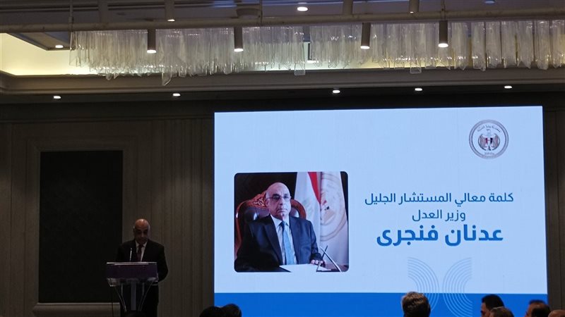 وزير العدل خلال توقيع