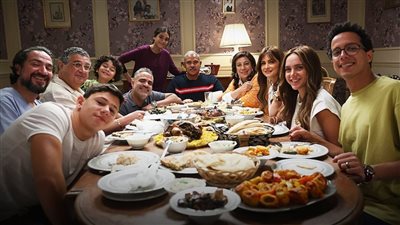 مسلسل موضوع عائلي الحلقة 3، رانيا يوسف تطلب من ماجد الكدواني الزواج