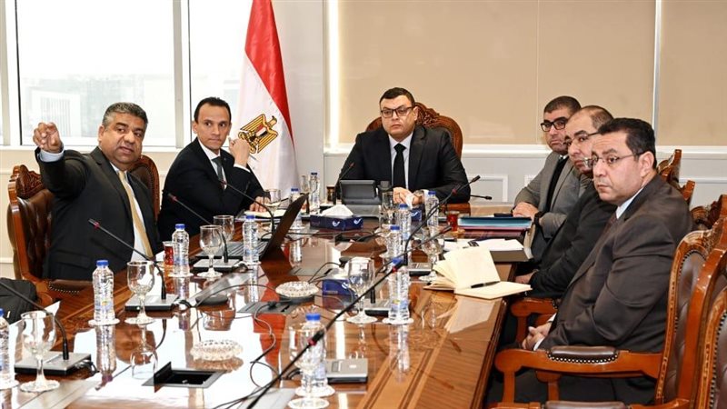 وزير الاسكان خلال