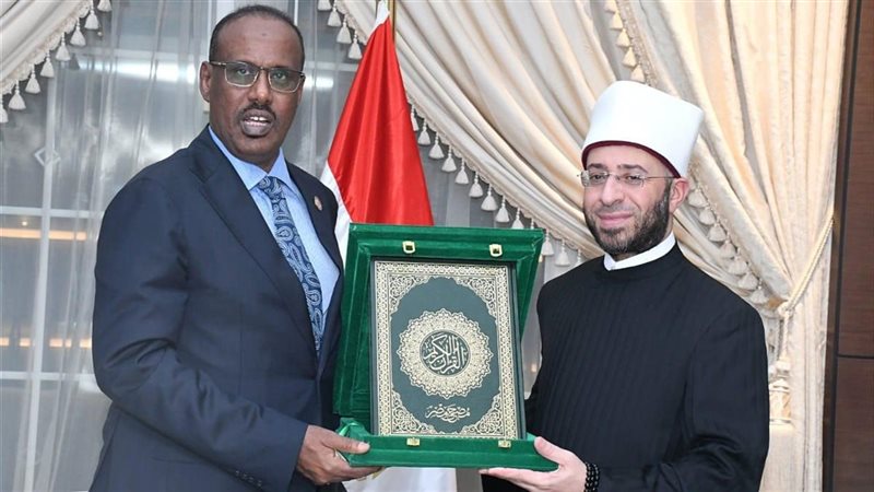 وزير الأوقاف يستقبل