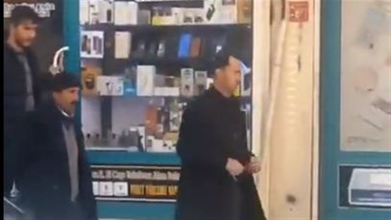 شبيه بشار الأسد فى