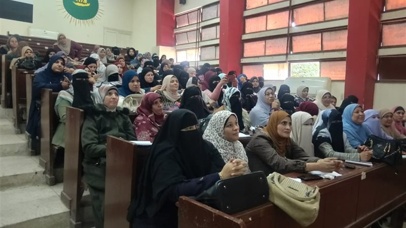 تدريب معلمات مدارس