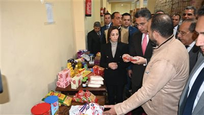 محافظ البحيرة وشريف فاروق يتفقدان مستودع الشركة العامة لتجارة السلع التموينية 