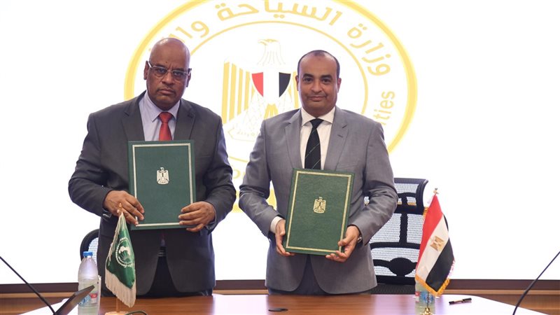 جانب من توقيع الاتفاقية