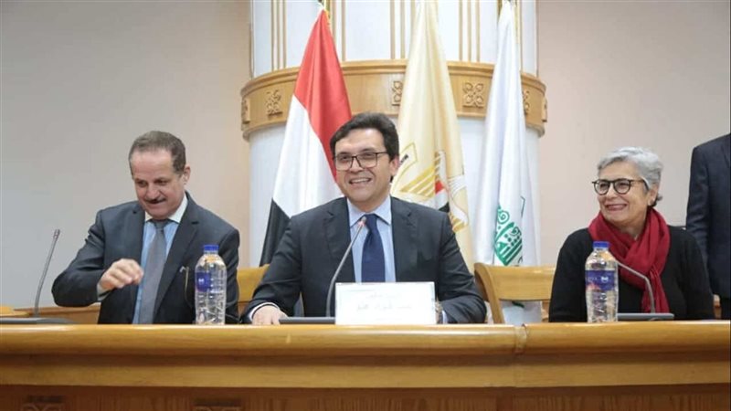 جانب من فعاليات الندوة،