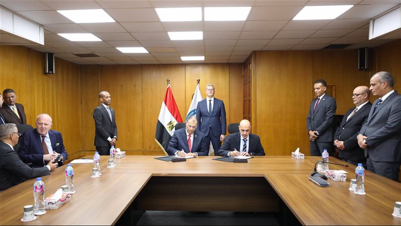 بدوي أثناء التوقيع،فيتو
