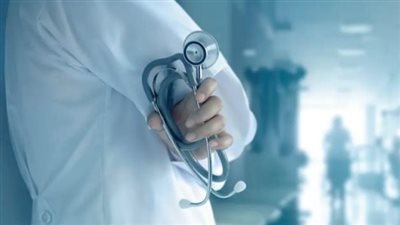  البالطو الأبيض.. فى قبضة «السُّخرة».. معاناة نواب الأطباء بين ضغط العمل وسوء الأوضاع المادية والسكنية