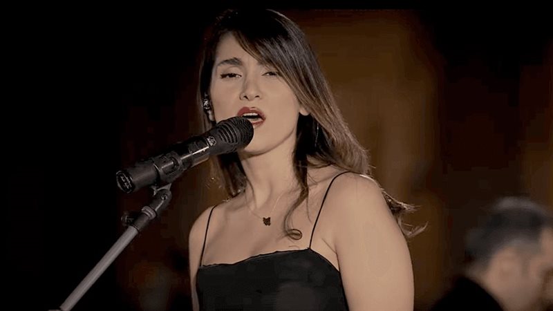 الفنانة الإيرانية