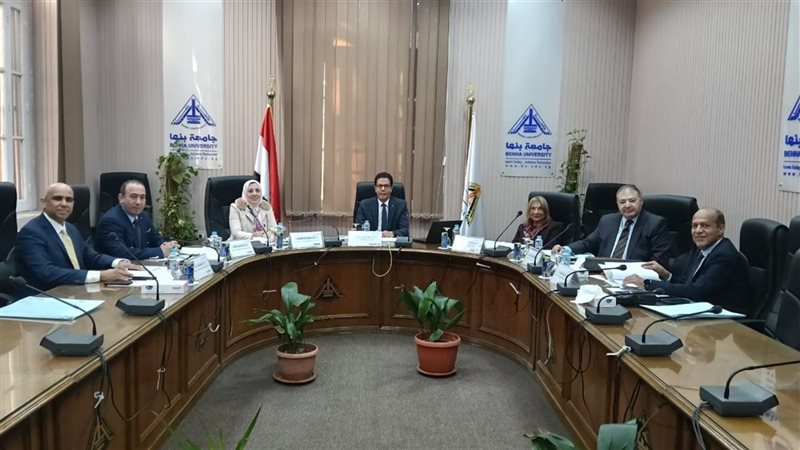 لجنة قيادات جامعة