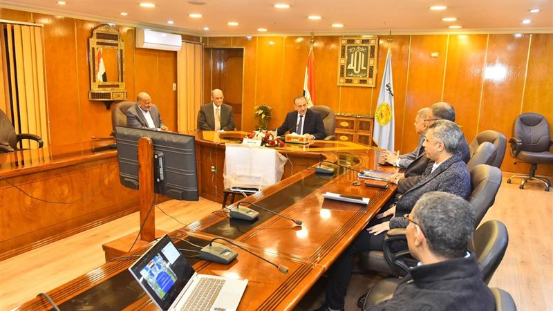 اجتماع محافظ أسيوط،