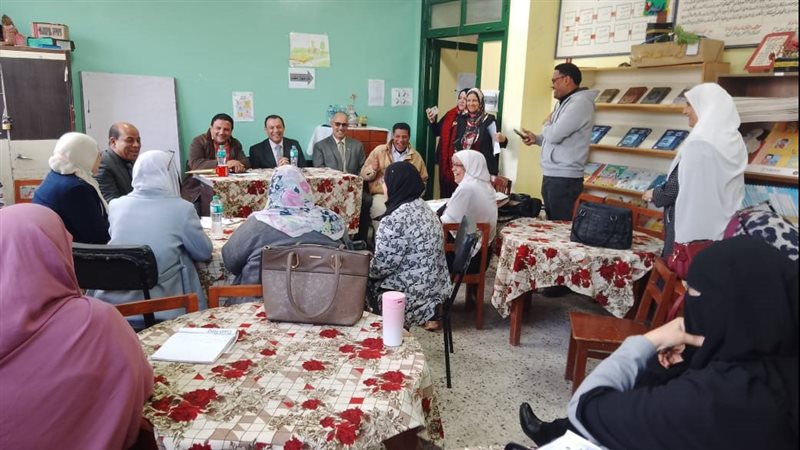 جانب من الزيارة بمظارس