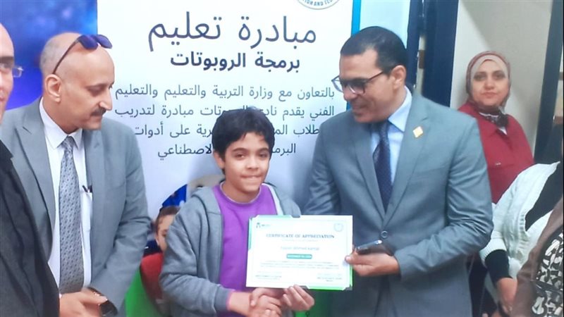 تكريم طلاب بمدرسة