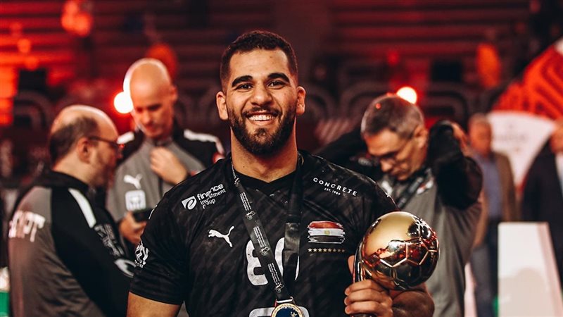 أحمد عادل، فيتو