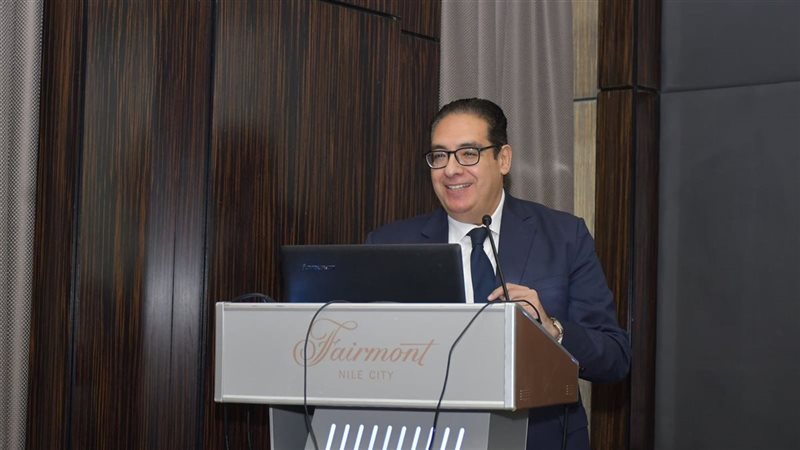 رئيس جامعة القاهرة،