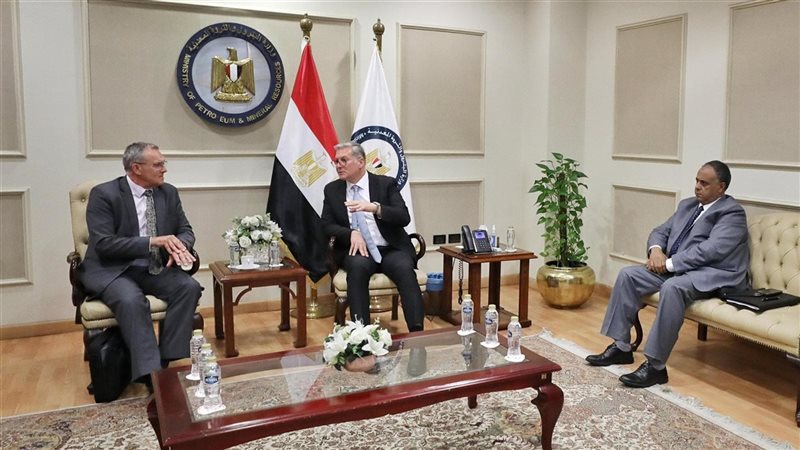 وزير البترول يستقبل