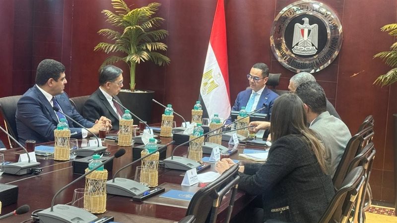  وزير الاستثمار والتجارة