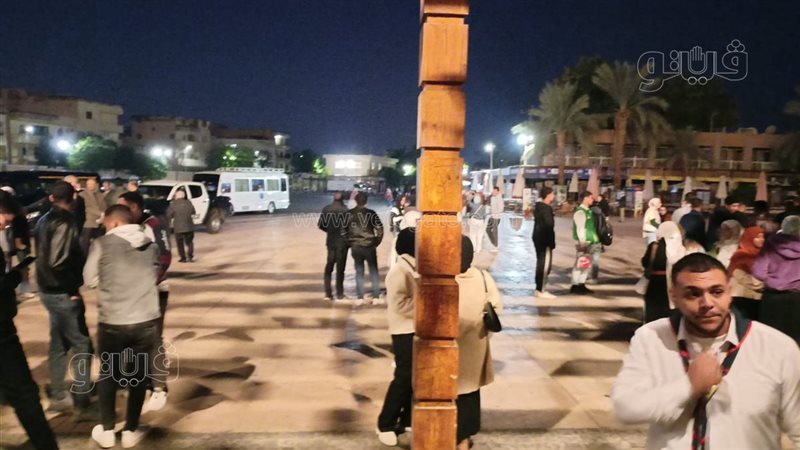 السياح يتوافدون للاحتفال