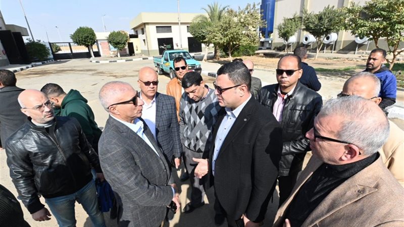 وزير الإسكان خلال