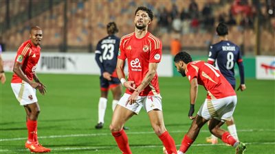 وسام أبو علي يسجل هدف تقدم الأهلي أمام شباب بلوزداد (صور)
