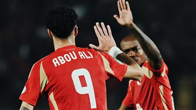 وسام أبو علي يسجل هدف تعادل الأهلي أمام شباب بلوزداد (صور)