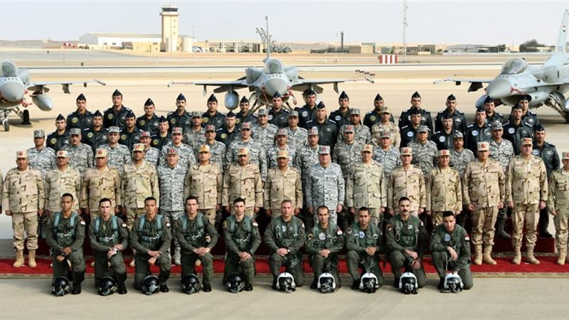 وزير الدفاع بالقاعدة