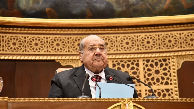 رئيس الشيوخ ينتقد