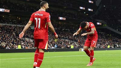  ليفربول يبدع في الدوري الإنجليزي.. الريدز يتربع على عرش البريميرليج.. أرقام قياسية بالجملة لمحمد صلاح بعد الفوز على توتنهام.. والفرعون يثير الجدل مجددا بشأن مستقبله مع ناديه