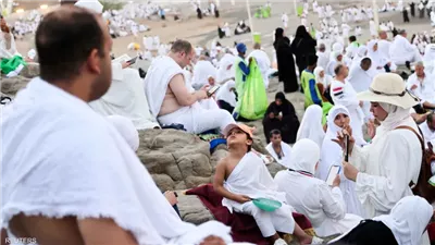 هل يجوز توكيل شخص آخر لأداء بعض مناسك الحج عني؟ اعرف موقف الشرع 