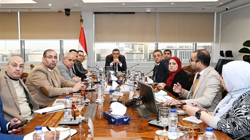 وزير الاسكان خلال