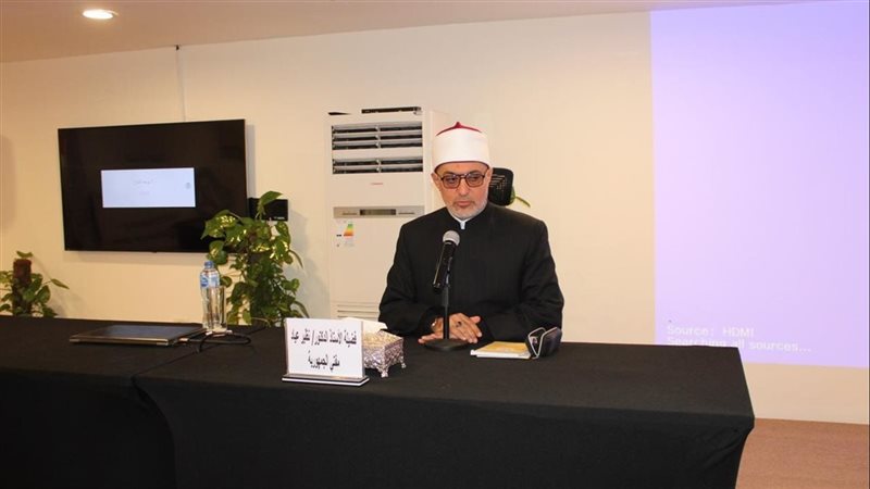 الدكتور نظير عياد