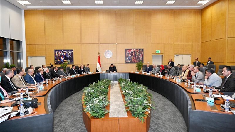 وزير الاسكان خلال